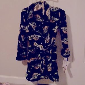 Star Wars robe size medium kids, pet free smoke free home